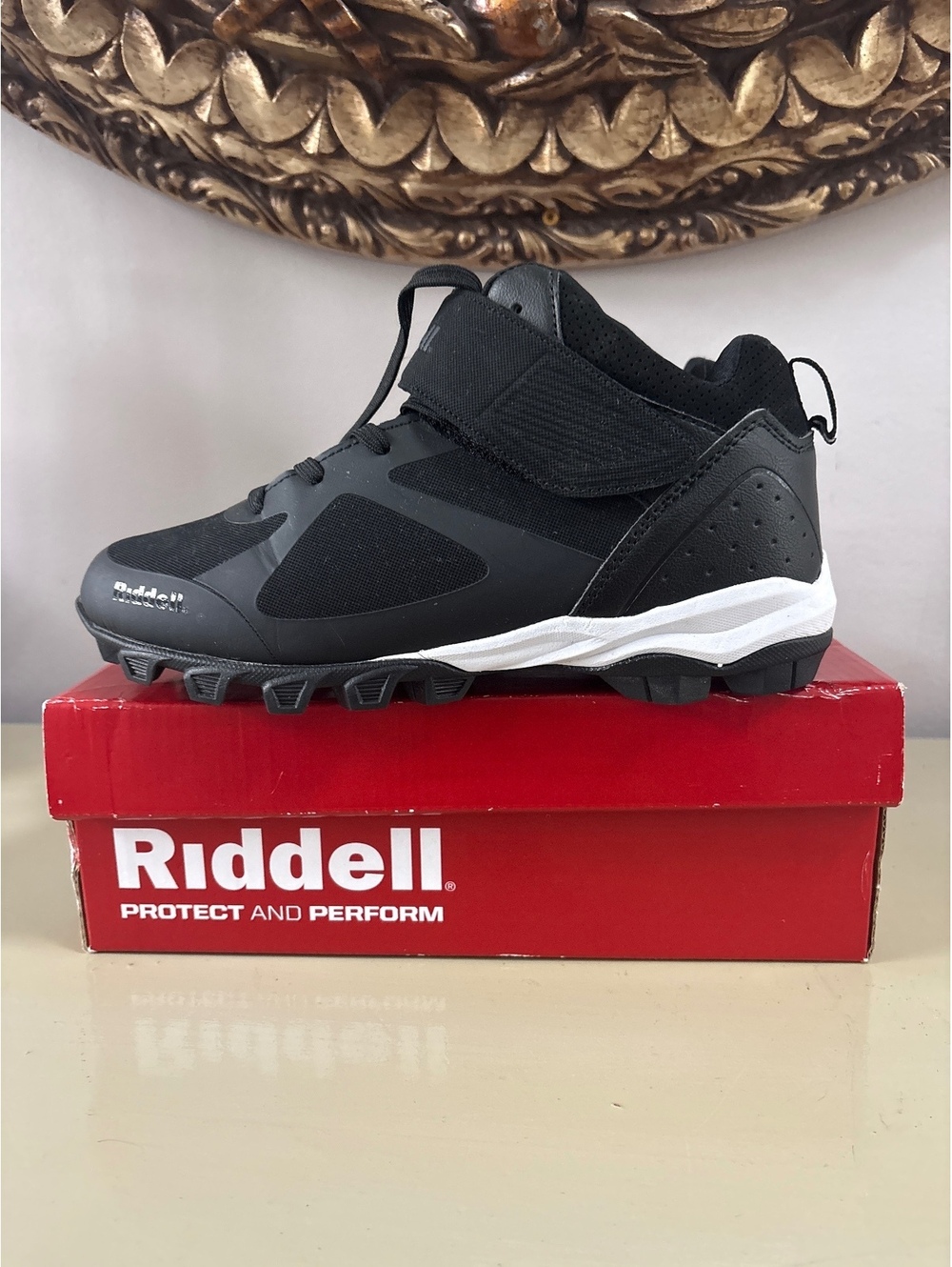 New Riddell Matador Mid Youth Football Cleats Size 6 Boys  Black Shoes